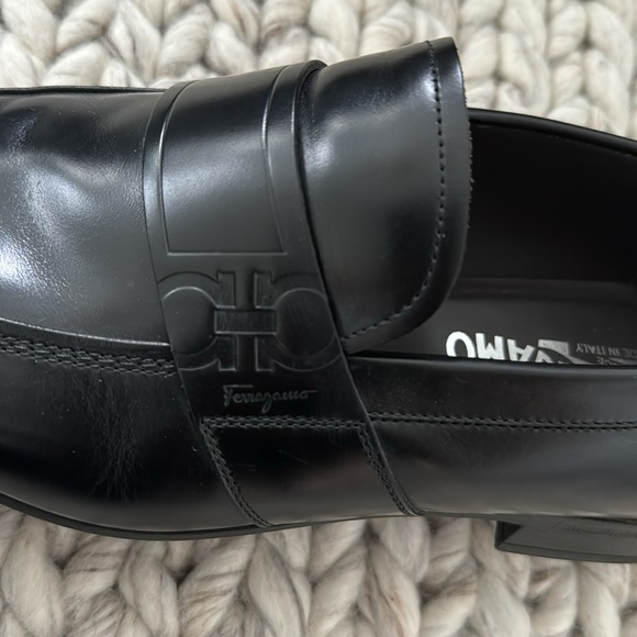 Salvatore Ferragamo men’s black loafer size 9 - Picture 5 of 5